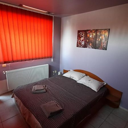 Spacious, Modern Condo In New Villa - Sleeps 6 Βουκουρέστι Εξωτερικό φωτογραφία